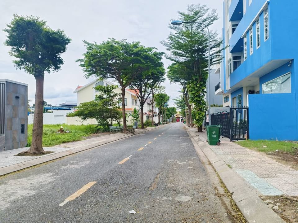 Đất nền lô góc KDC Đường 11, Bến Lức 100m² giá 4.2 tỷ - Sổ hồng chính chủ