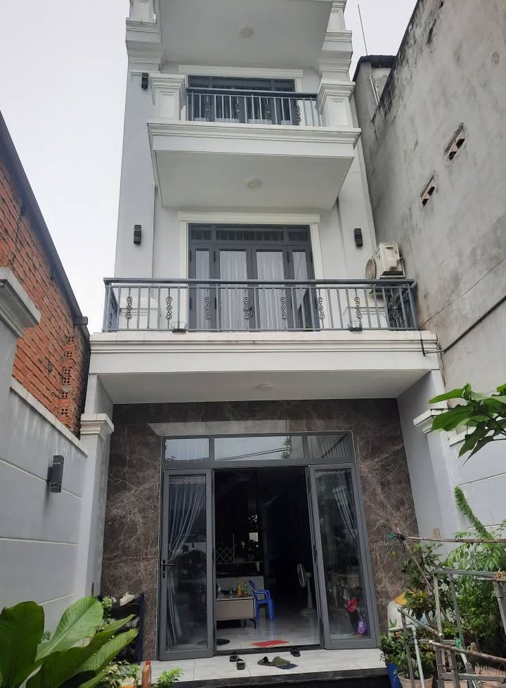 Nhà 2 Lầu Tại Khu Gia Viên, Phường Tân Hiệp - Diện Tích 188m², Chỉ 8.5 Tỷ!