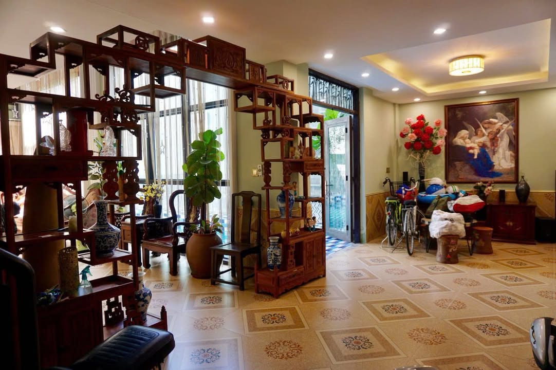 Bán nhà khu Compound Nguyễn Trọng Tuyển, Tân Bình, 147m², hồ bơi riêng - Giá 36 tỷ!