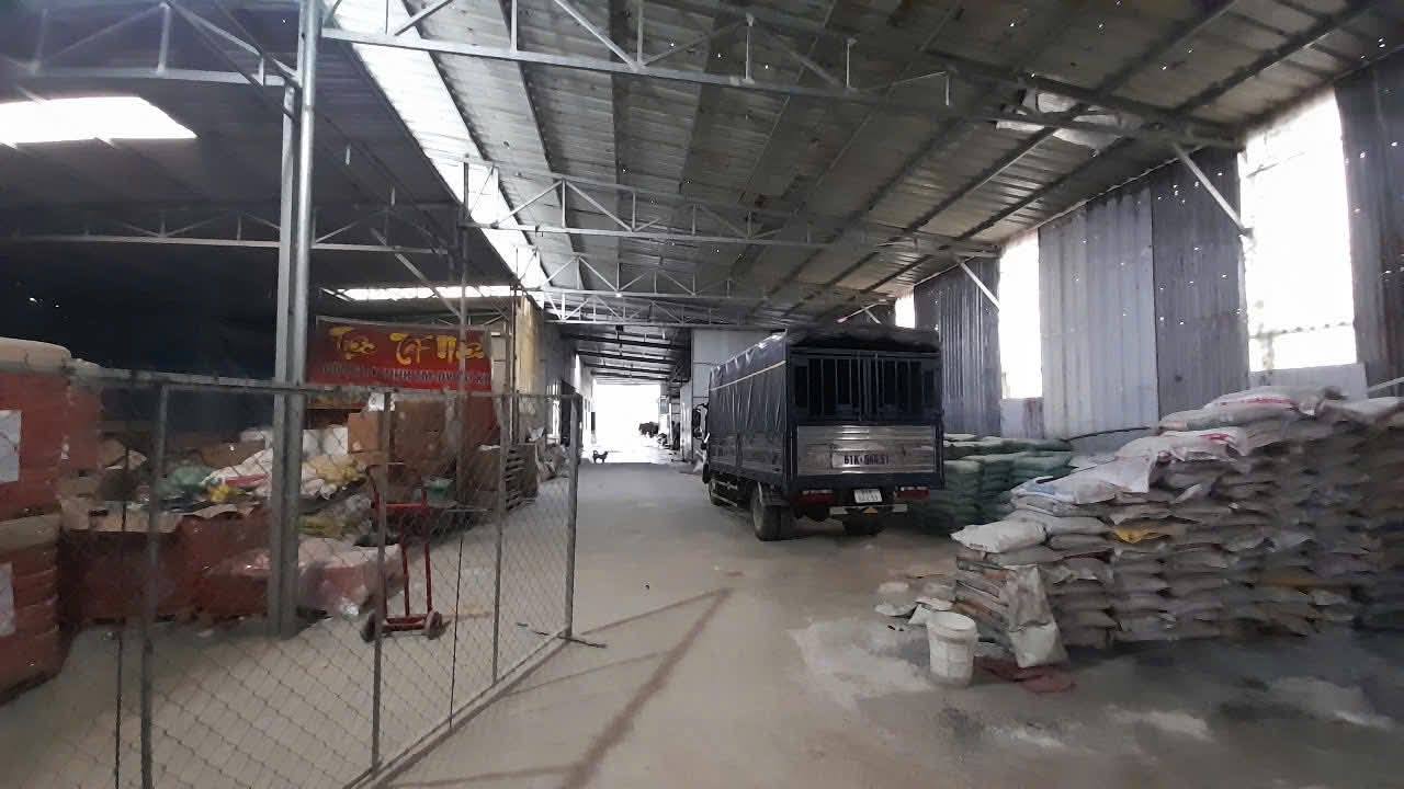 Kho cho thuê tại Dĩ An 400m² giá 22 triệu - Diện tích rộng rãi, tiện lợi!