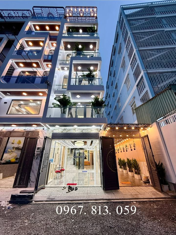 Biệt thự phố An Phú Đông 140m² giá 9.99 tỷ - Nội thất full option, thang máy tiện nghi!