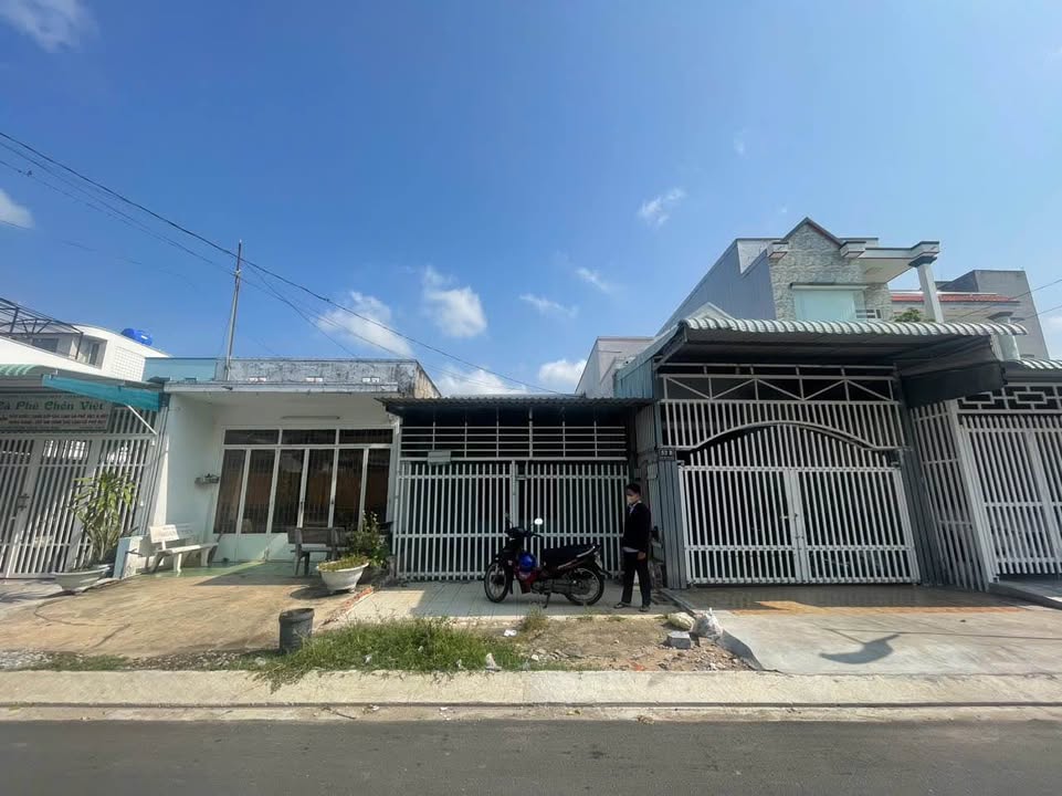 Nhà mặt tiền đường Ngọc Hân Công Chúa, Rạch Giá 2PN giá 5 triệu - Kinh doanh thuận lợi!