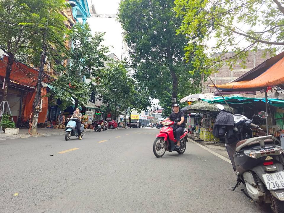 Đất Kinh doanh mặt tiền chợ Tổng Vĩnh Yên 100m² giá 10 tỷ - Đầu tư sinh lời ngay!