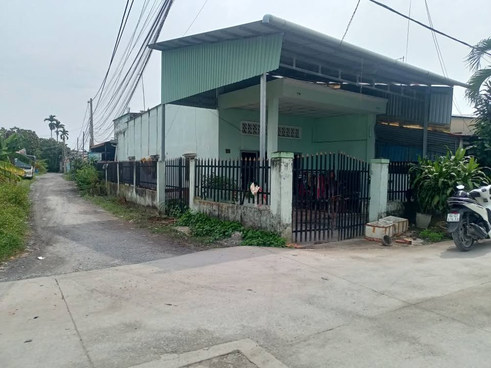 Nhà góc 2 mặt tiền kinh doanh tại Đức Hòa, Long An - Giá chỉ 2.2 tỷ thương lượng!