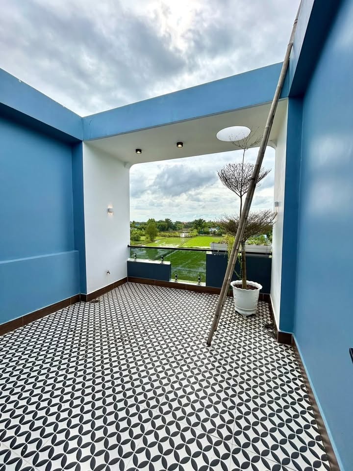 Nhà riêng 2 lầu mặt tiền Phạm Thị Hớn, Cần Giuộc 92m² giá 3.3 tỷ - Thiết kế sang trọng, tặng full nội thất!