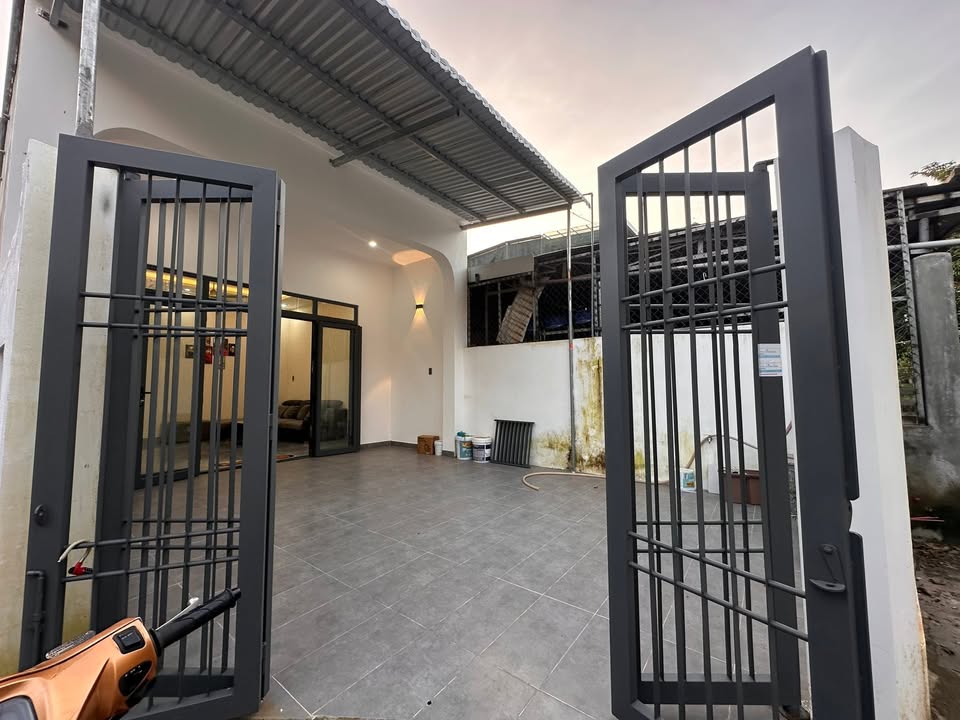 Nhà hẻm 33 Lê Hữu Trác, Quảng Ngãi 108m² giá 2.15 tỷ - Sân rộng đậu ô tô thoải mái!