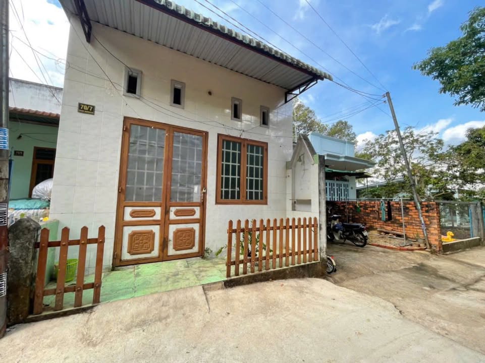 Nhà cấp 4 tại ấp Hoà Bình, xã Đông Hoà, 112m² giá 990 triệu - Sổ hồng riêng, thổ cư 100%!