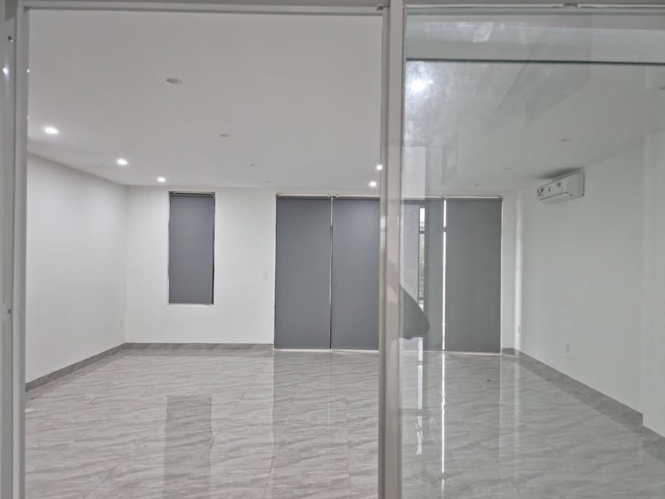 Văn phòng cho thuê tầng 3 Shophouse Nguyễn Sinh Sắc 154m² giá 11 triệu - Hợp đồng lâu dài!