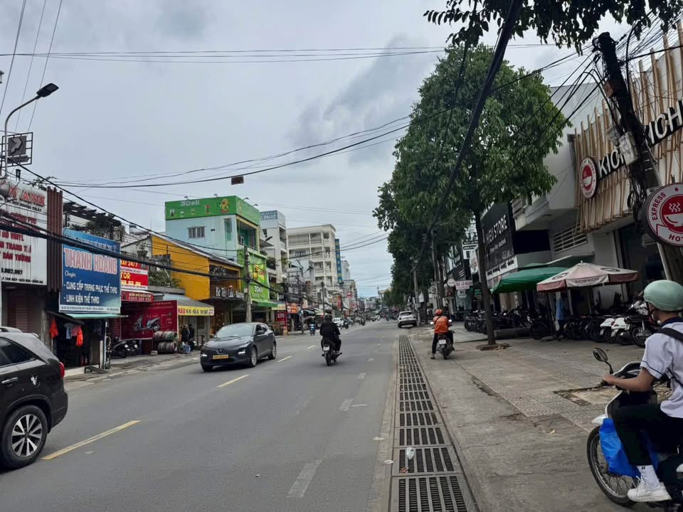 Nhà mặt tiền Phạm Văn Thuận, Tam Hiệp, Biên Hòa 147m² giá 21.5 tỷ - Kinh doanh thuận lợi!