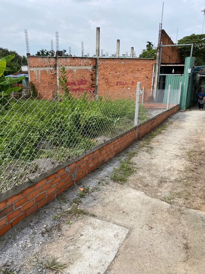 Đất mặt tiền Thạnh Lộc 56, Quận 12, 215.6m² giá 8 tỷ - Vị trí đẹp, thuận tiện kinh doanh!