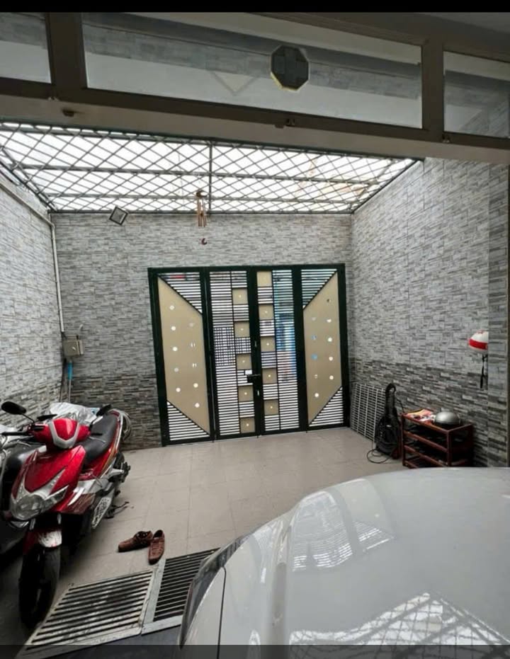 Nhà 5 tầng Tân Thới Nhất, 110m² giá 9.6 tỷ - Sổ hồng chính chủ, có thang máy!