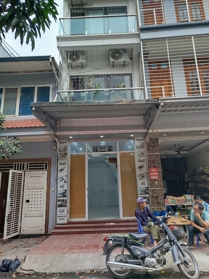 Cho thuê văn phòng kinh doanh tại Ngõ 242 Đường Vạn Phúc, 25m² - Giá 5 triệu/tháng