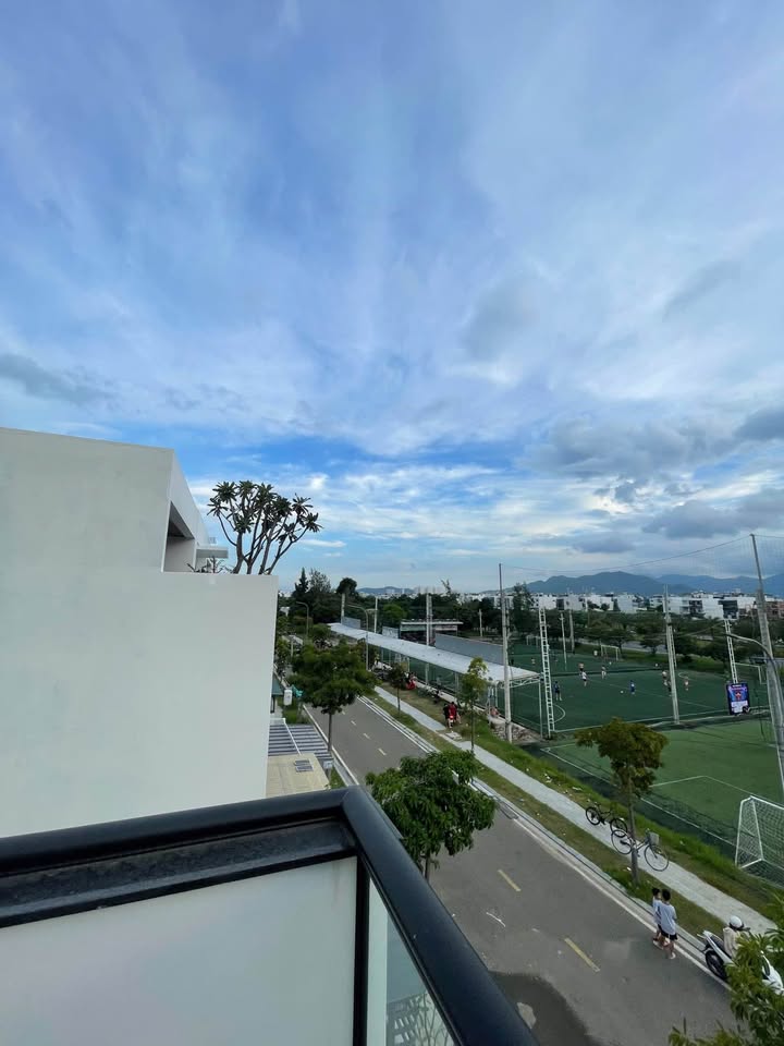 Nhà 3 Tầng Mặt Tiền Sân Bóng Gói 7, Vĩnh Thái, Nha Trang 100m² giá 7.8 tỷ - Sẵn sàng vào ở!