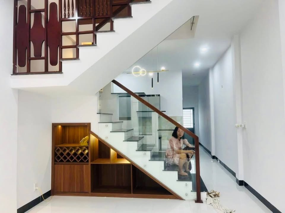 Nhà 2 Tầng Hẻm 416 Nguyễn Trãi 90m² giá 1.83 tỷ - Hướng Bắc, Ô Tô Thông Thoáng!