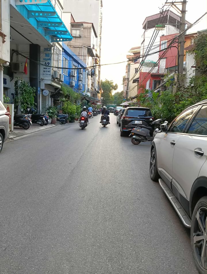 Nhà mặt phố Đại Cồ Việt 22m² 4 tầng - Sổ đỏ chính chủ, giá thỏa thuận!