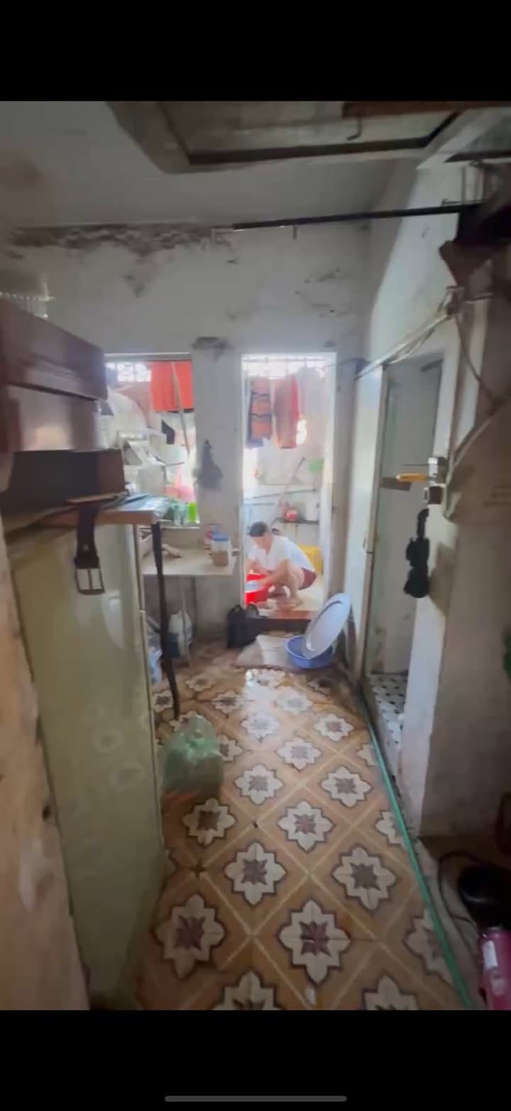 Tập thể mặt phố Phương Mai 57m² giá thỏa thuận - Sổ đỏ chính chủ, ô tô đỗ chân cầu thang!