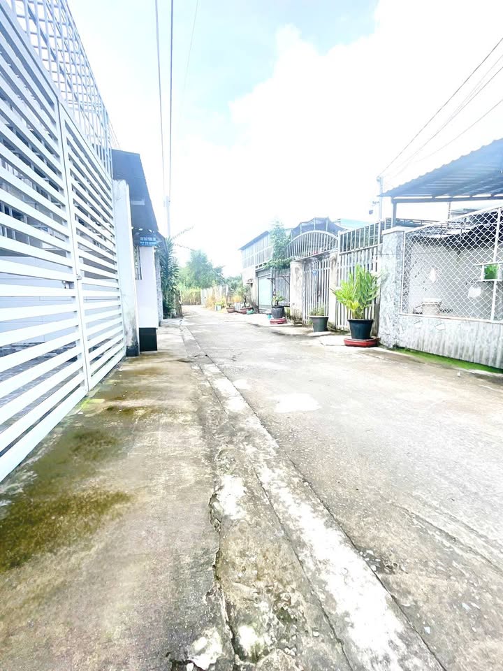 Nhà hẻm 239 Nguyễn Văn Rành, Tân An, 175m² giá 2.1 tỷ - Chính chủ bán gấp!