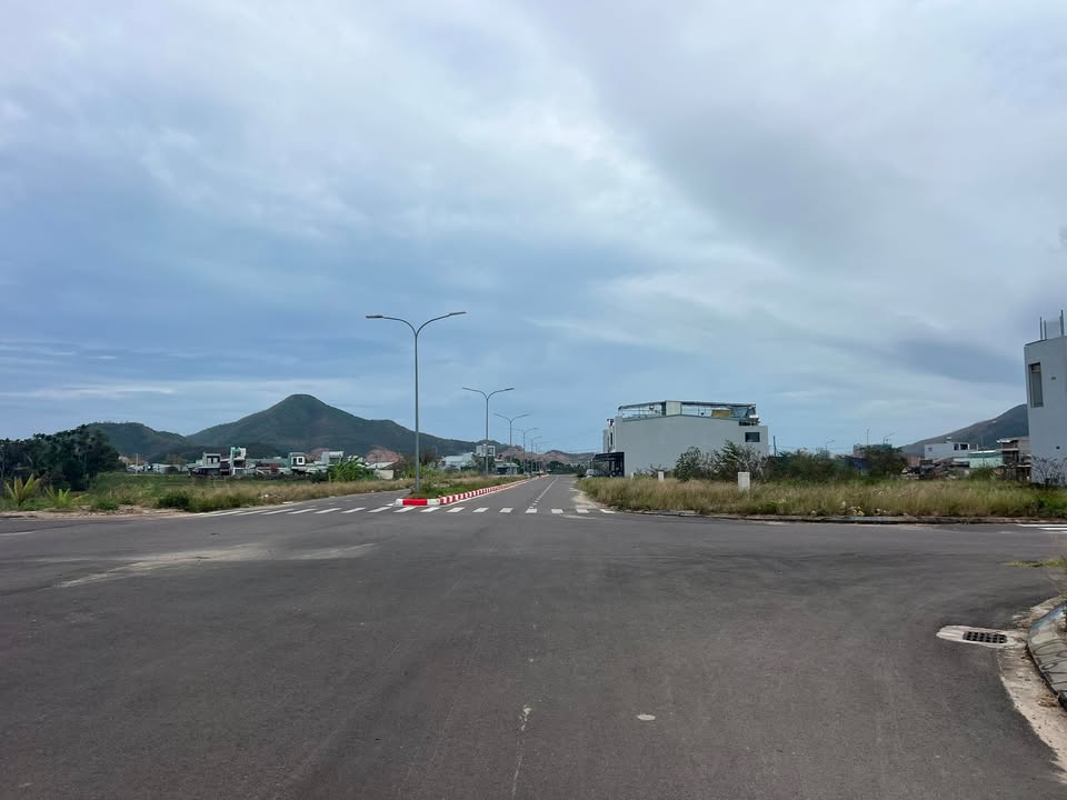 Đất nền liền kề khu tái định cư E655 Bùi Thị Xuân, 292m² giá 5.8 tỷ - Vị trí đắc địa!