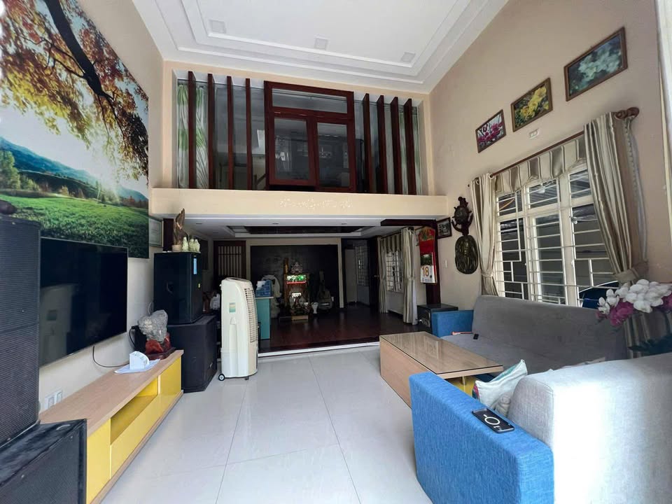 Nhà 2 tầng đường Nguyễn Hữu Cầu 210m² giá 10 tỷ - Cơ hội đầu tư tuyệt vời!