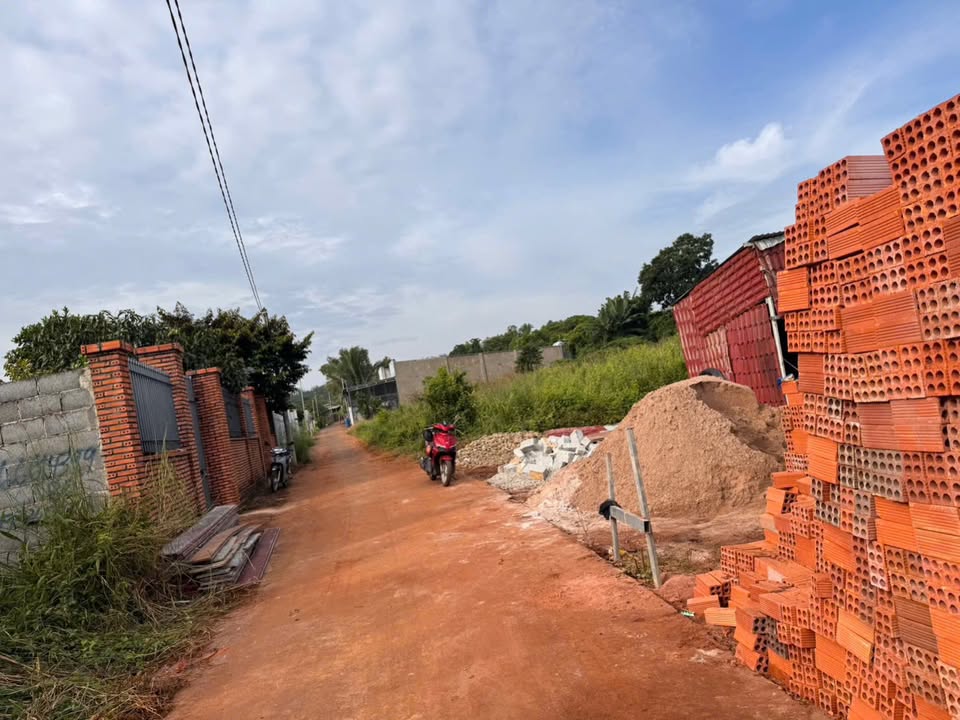 Đất nền Hẻm 93 Long Phước 145m² giá chỉ 900 triệu - Sổ đỏ chính chủ