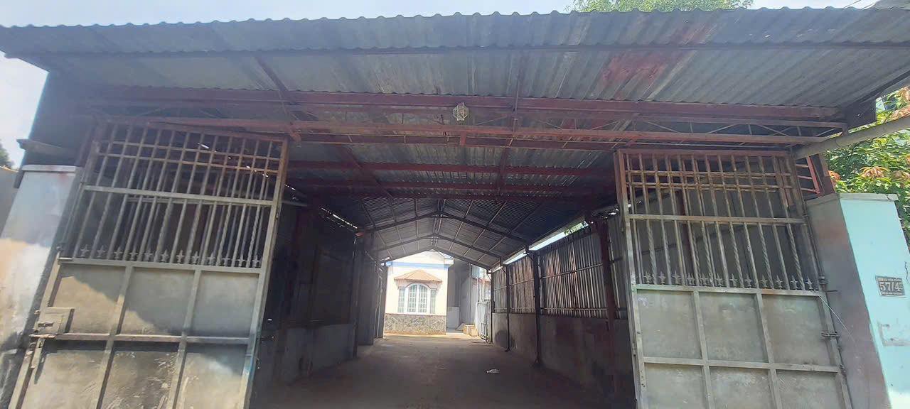 Nhà + Xưởng đường Tân Xuân 1, Hóc Môn, 300m² giá 6 tỷ - Cơ hội đầu tư tuyệt vời!