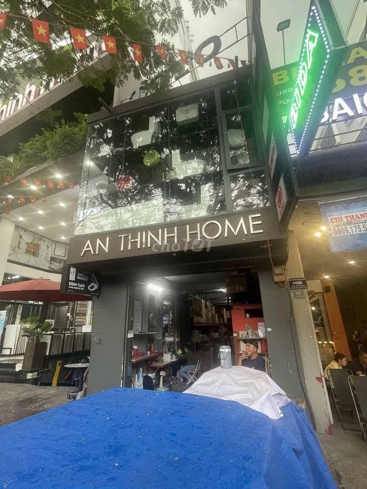 Bán nhà mặt tiền Hòa Bình, Quận 11, 69m² giá 16.5 tỷ - Đối diện Đầm Sen, thuận tiện kinh doanh!