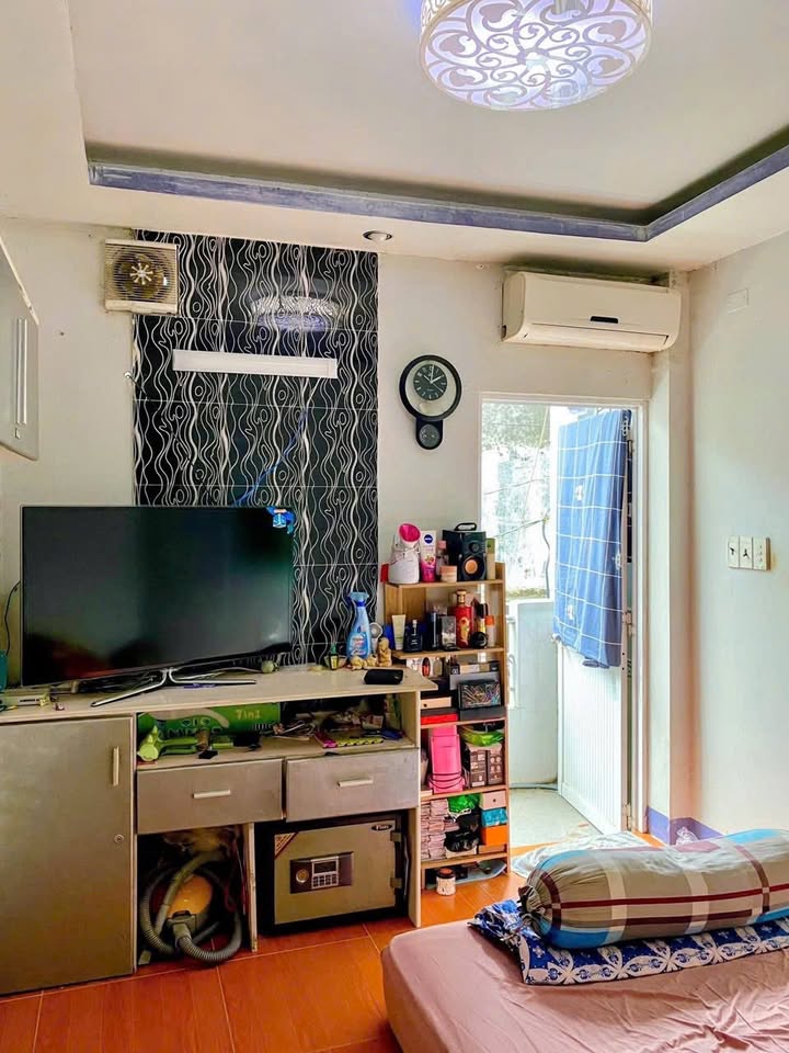 Nhà hẻm Hậu Giang, Quận 6 27m² giá 2,65 tỷ - Không quy hoạch, sổ hồng đầy đủ!