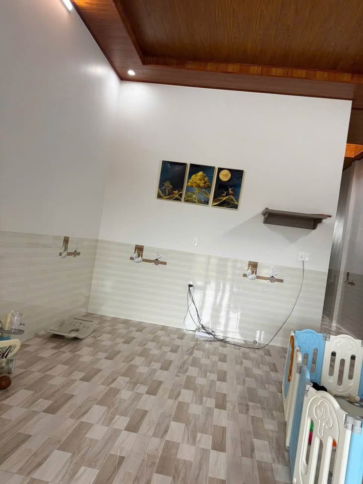 Nhà cấp 4 tại xã Tân Hội, Lâm Đồng 120m² giá 1.5 tỷ - Sân ô tô thoải mái!