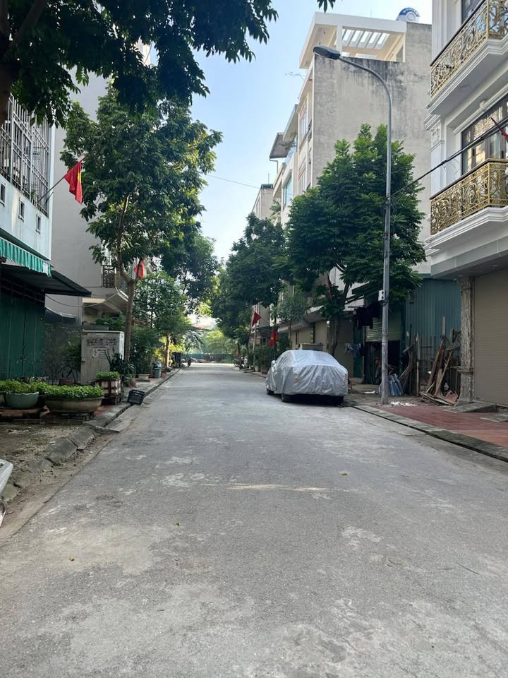 Nhà liền kề KĐT Văn Khê 50m² giá 1X tỷ - Kinh doanh đa dạng, ô tô tránh nhau!