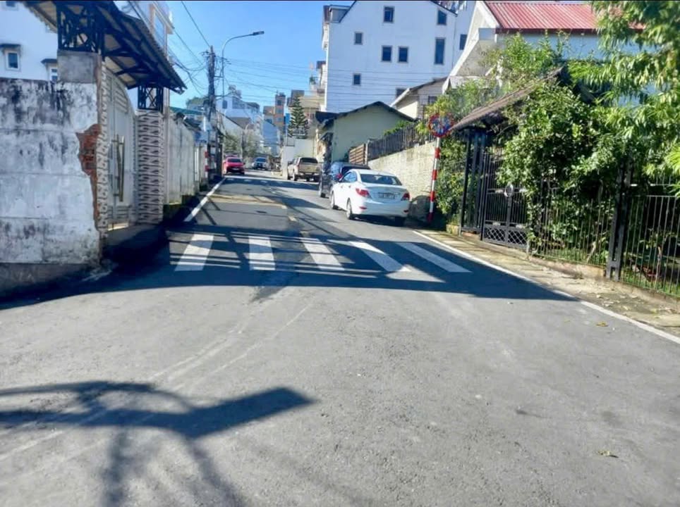 Bán nhà 2 mặt tiền hẻm 27 Lê Hồng Phong, Đà Lạt 128m² giá 9.2 tỷ - Gần trung tâm hành chính