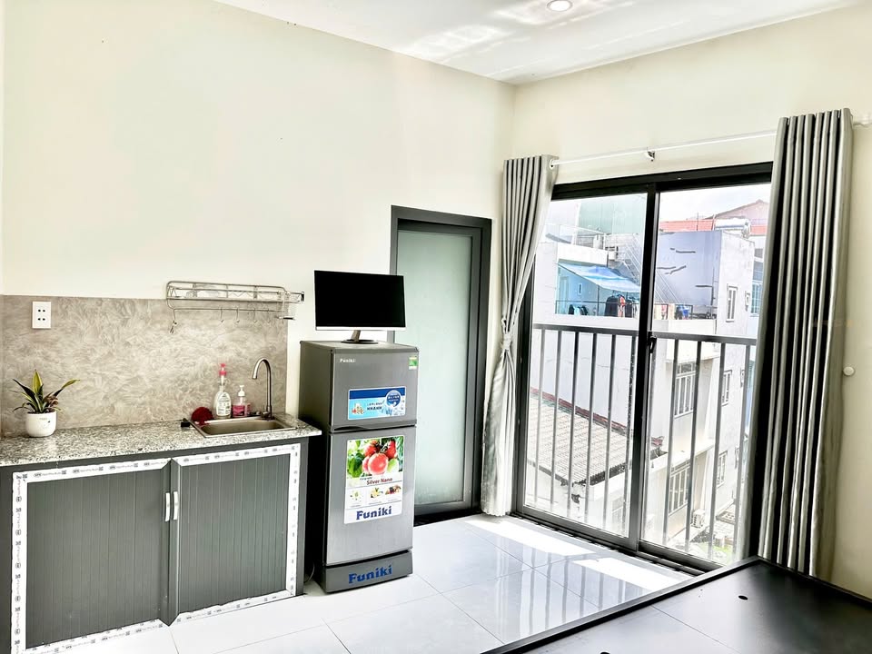 Phòng cho thuê tại Thủ Đức 90m² giá 4 triệu - Ban công thoáng mát, đầy đủ nội thất!
