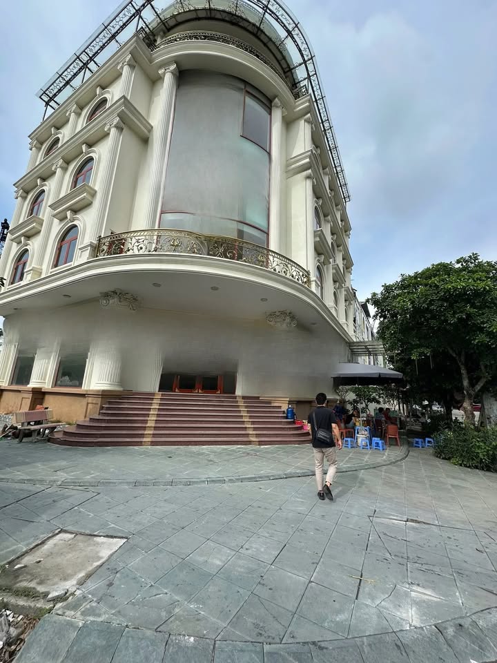 Cho thuê nhà nguyên căn mặt phố Văn Cao 90m² giá 85 triệu - Vị trí kinh doanh đắc địa!