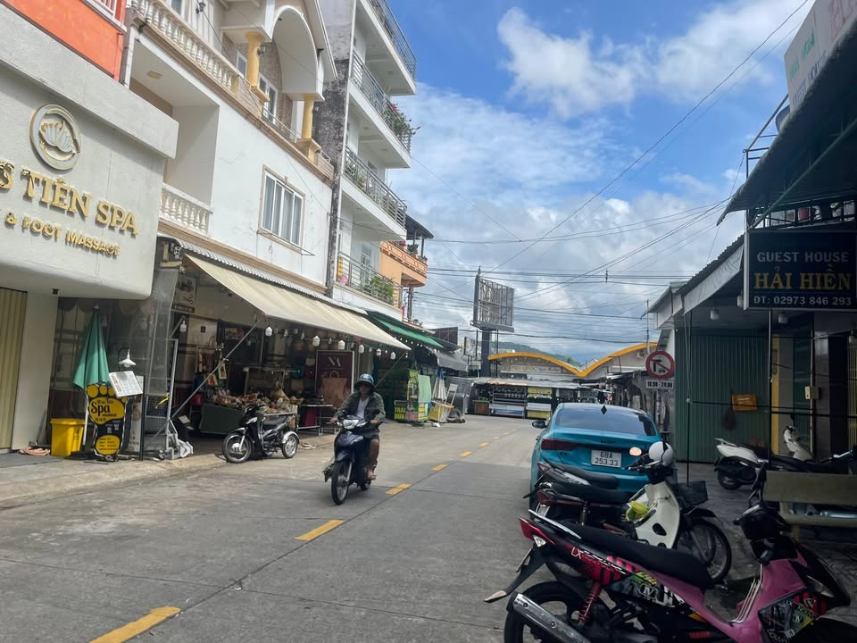 Nhà mặt tiền Bạch Đằng, Dương Đông, Phú Quốc 75m² giá 4.2 tỷ - Cơ hội đầu tư tuyệt vời!