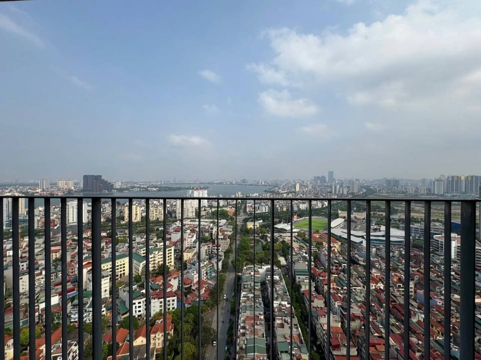 Căn hộ 3 phòng ngủ tại Kosmo Tây Hồ 168m² giá 31 tỷ - View Hồ Tây tuyệt đẹp!