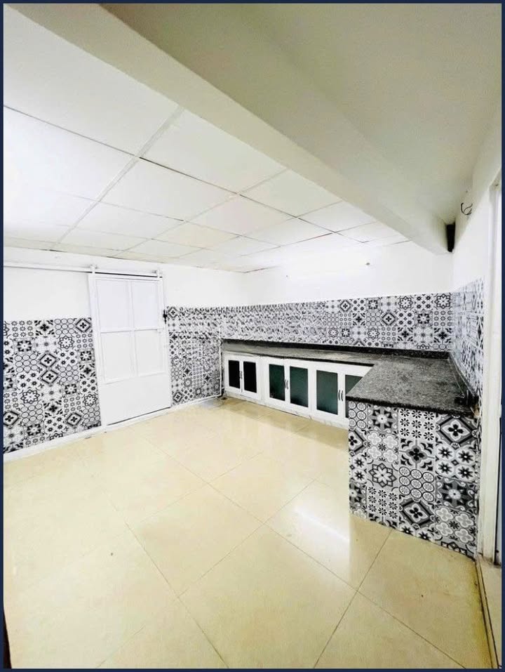 Nhà Cho Thuê Hẻm Lạc Long Quân, Quận 11 - Diện tích 67m², Giá 22 triệu - Tiện nghi đầy đủ!