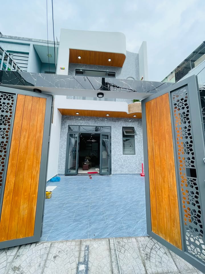 Nhà 2 Tầng Kiệt 500 Tôn Đản 100m² giá 4.35 tỷ - Hướng Đông Nam, Sân Xe Rộng!