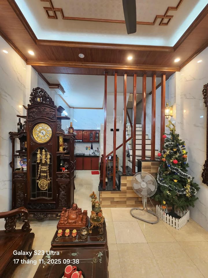 Nhà 3 tầng tại đường Lê Quý Đôn, 32m² giá 2.7 tỷ - Vị trí đắc địa, ô tô vào tận nơi!