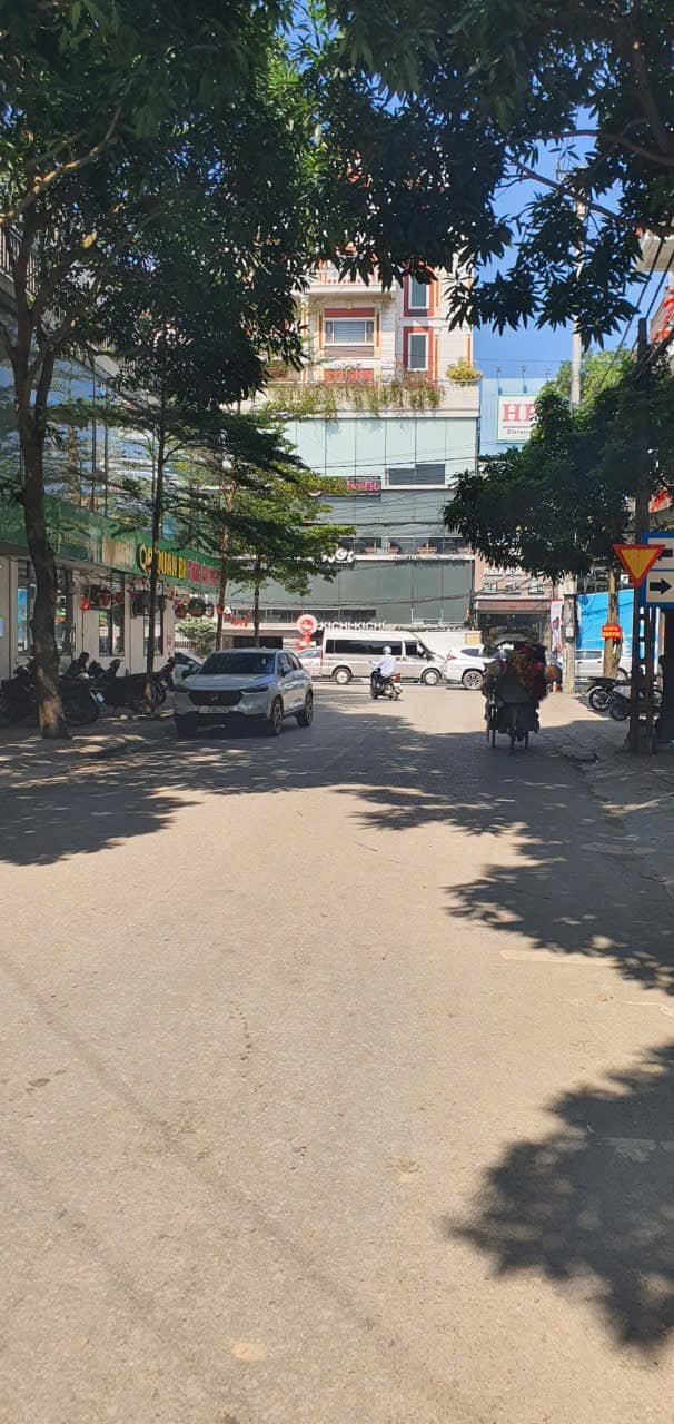 Nhà lô góc 5 tầng Phường Đông Thành, Ninh Bình 142m² giá 22.5 tỷ - Cơ hội kinh doanh tuyệt vời!