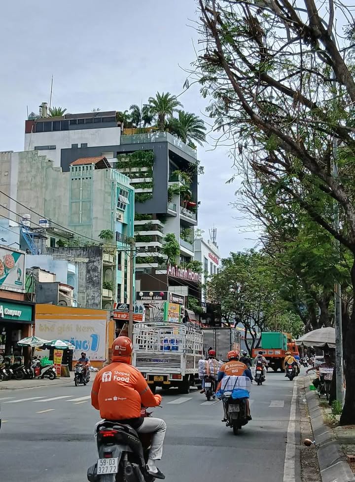 Nhà mặt tiền Hòa Bình, Quận 11, 70m² giá 16.5 tỷ - Đầu tư sinh lời ngay!