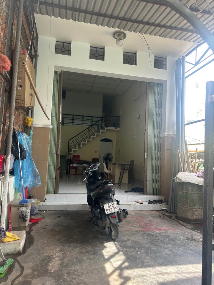 Nhà bán Tô Hiến Thành Pleiku 85m² giá 3.3 tỷ - Hẻm rộng thoáng mát!