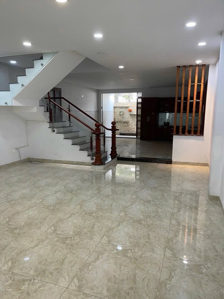 Bán gấp nhà 2 căn liền nhau tại Hương lộ 3, 140m² giá 11 tỷ - Khu dân cư an ninh!