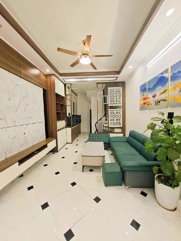 Nhà 5 tầng 34m² phố Ỷ La, Hà Đông - Full nội thất, giá 6.7 tỷ