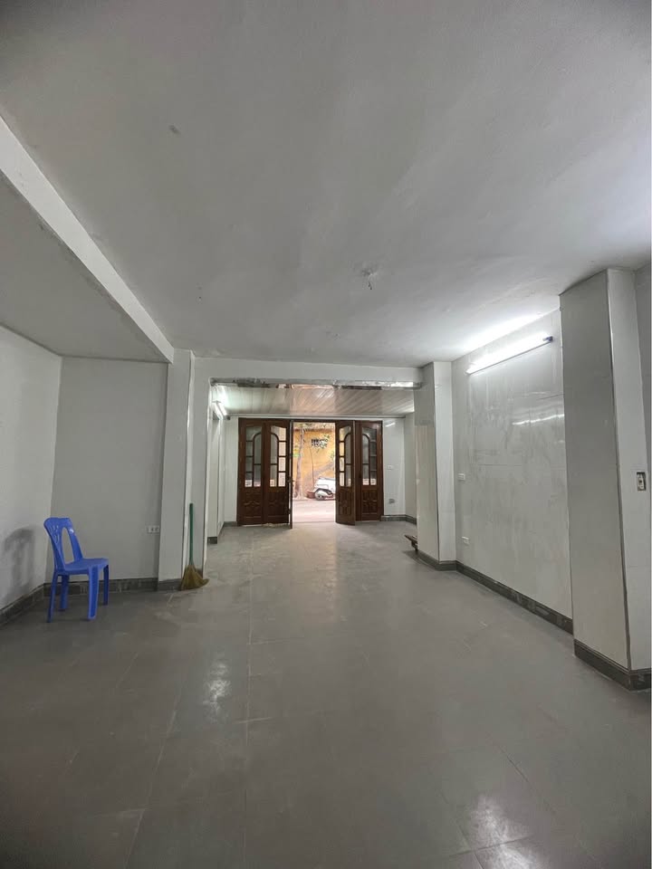 Cho thuê nhà tập thể tầng 1 phố Lương Đình Của 100m² - Ô tô vào nhà, kinh doanh thuận lợi!