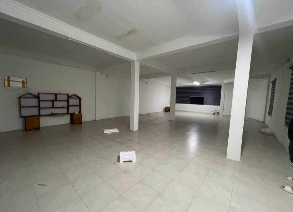 Cho thuê mặt bằng tầng 4 tại 136 Phan Đình Phùng, 150m² chỉ 6 triệu/tháng - Không gian rộng rãi, thoáng mát!