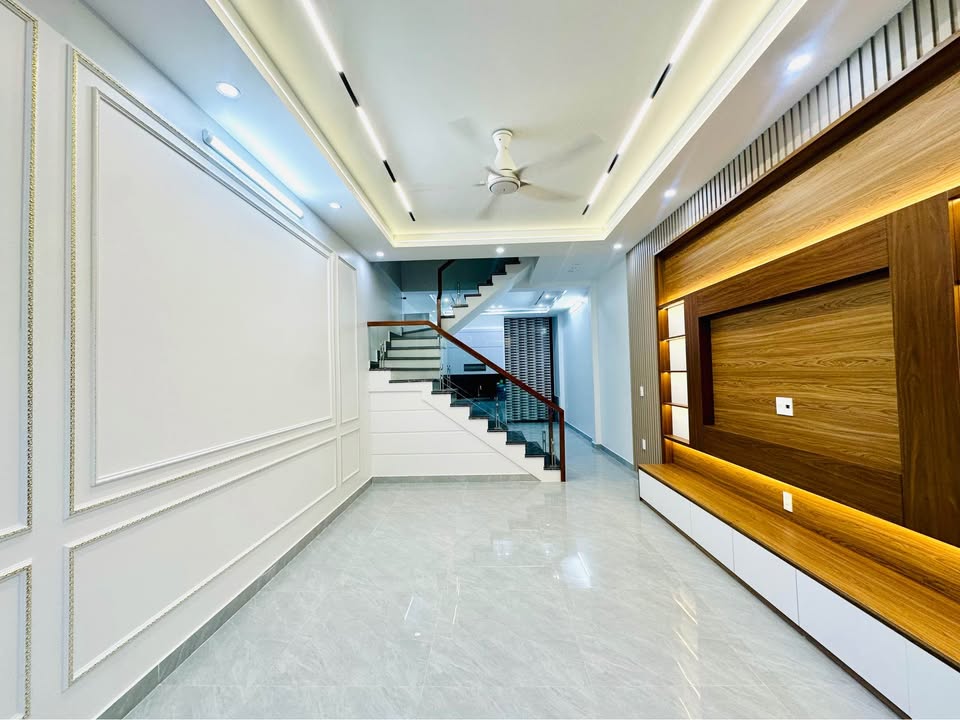 Nhà 4 tầng mặt tiền 4.1m tại Đông Hải, Hải Phòng - Sổ đỏ chính chủ, giá 4.98 tỷ!