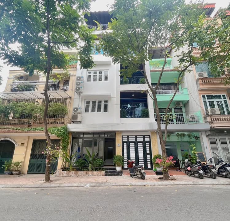 Căn hộ cho thuê 62 Vĩnh Phúc, Ba Đình 45m² - View phố tuyệt đẹp, ô tô đỗ cửa!
