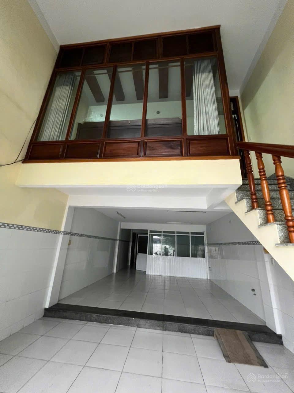 Nhà nguyên căn Nguyễn Tất Thành, Nha Trang 95.5m² giá 15 triệu - Thuận tiện di chuyển!