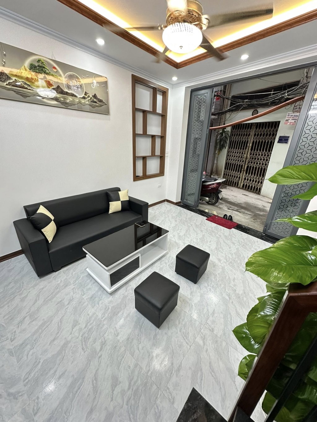 Nhà lô góc Minh Khai 4 tầng 25m² giá 5.3 tỷ - Vị trí trung tâm, tiện ích đầy đủ!