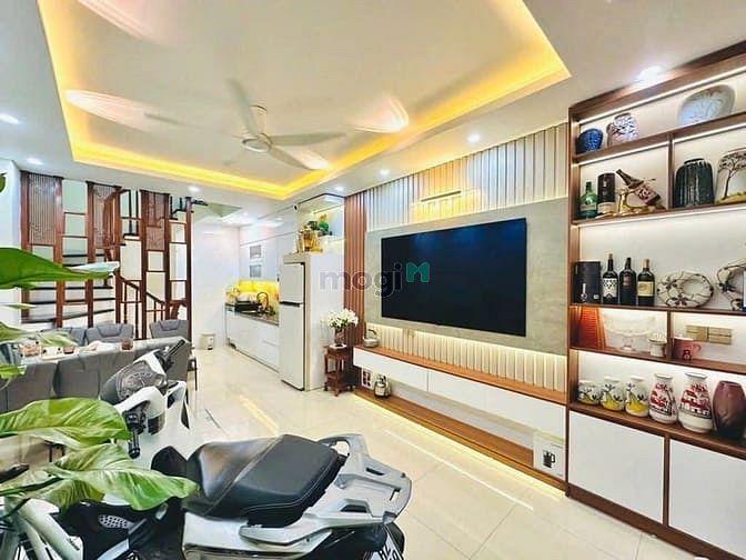 Nhà 5 tầng Đại Từ 50m² giá 9.5 tỷ - Hai mặt thoáng, full nội thất!