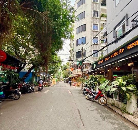 Nhà 2 Mặt Tiền K300 Tân Bình 220m² Giá 18 tỷ - Dòng Tiền 70 triệu/tháng!